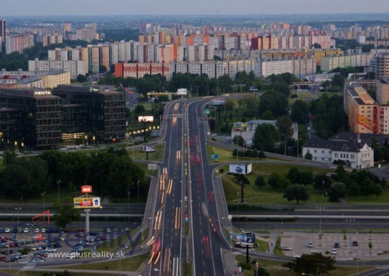 EXKLUZÍVNE I Zrekonštruovaný 3 izbový byt v mestskej časti Bratislava Petržalka na Gessayovej ulici na predaj!