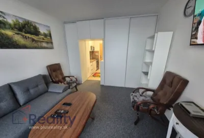 Garsónka s balkónom v mestskej časti Bratislava Vajnory na Rybničnej ulici na prenájom!
