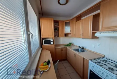 Jednoizbový byt v mestskej časti Bratislava Petržalka na Medveďovej ulici na prenájom!
