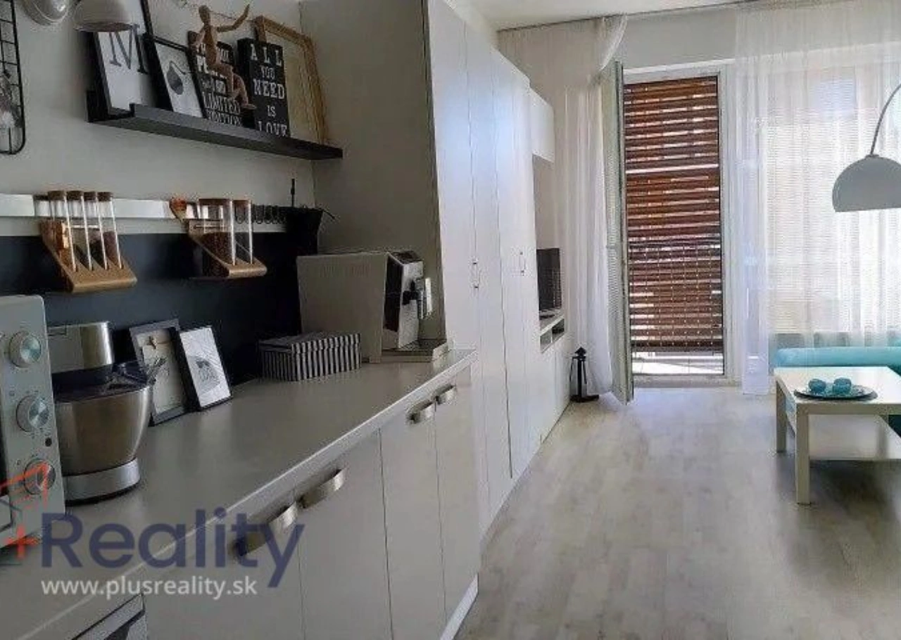 Krásna garsónka s balkónom v novostavbe SLNEČNICE - VILADOMY v mestskej časti Bratislava Petržalka na prenájom!