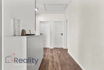 Luxusne zariadený rodinný dom v obci Kráľovičove Kračany na predaj!