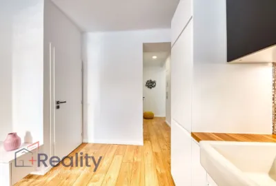 Moderný 2 izbový byt v mestskej časti Bratislava Ružinov na Trenčianskej ulici na prenájom!