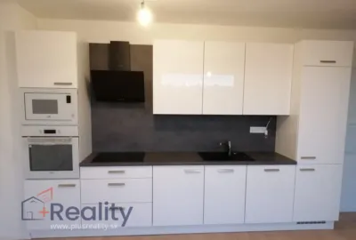 Moderný 2 izbový byt v mestskej časti Bratislava Vrakuňa na Hradskej ulici na prenájom!
