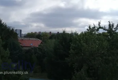 Moderný 2 izbový byt v mestskej časti Bratislava Vrakuňa na Hradskej ulici na prenájom!