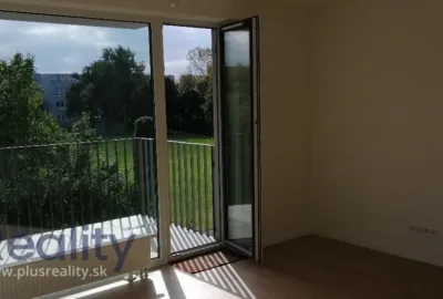Moderný 2 izbový byt v mestskej časti Bratislava Vrakuňa na Hradskej ulici na prenájom!