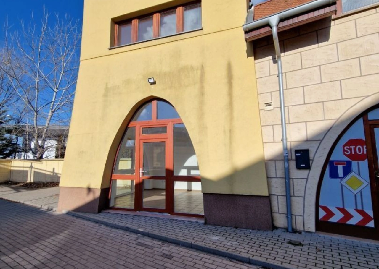 Obchodný priestor v rušnej lokalite mesta Dunajská Streda na prenájom!