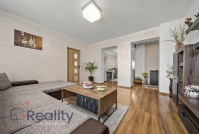 PLUS REALITY Trojizbový byt so záhradou a garážou v meste Veľký Meder na predaj!