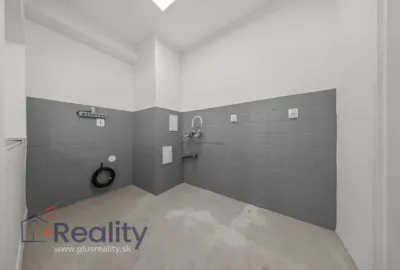 PLUS REALITY Zrekonštruovaný dvojizbový byt v Ružinove na predaj!