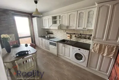 Priestranný 2 izbový byt v mestskej časti Bratislava Staré Mesto na Židovskej ulici na prenájom!