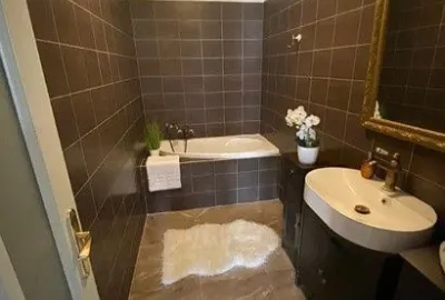 Priestranný 2 izbový byt v mestskej časti Bratislava Staré Mesto na Židovskej ulici na prenájom!