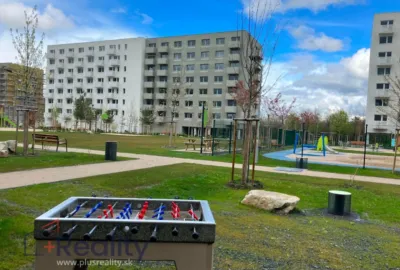 Priestranný 2 izbový byt v projekte OVOCNÉ SADY v mestskej časti Bratislava Ružinov na Ivanskej ceste na prenájom!