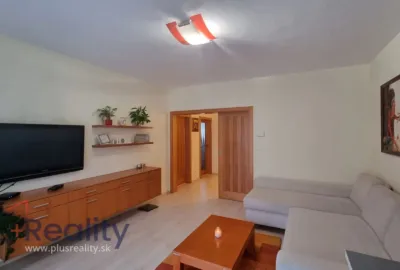 Priestranný 2,5 izbový byt s balkónom v mestskej časti Bratislava Petržalka na Gercenovej ulici na prenájom!