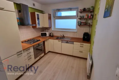 Priestranný 2,5 izbový byt s balkónom v mestskej časti Bratislava Petržalka na Gercenovej ulici na prenájom!