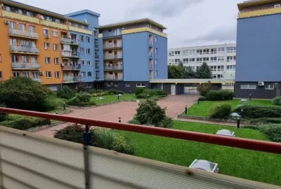Priestranný 2,5 izbový byt s balkónom v mestskej časti Bratislava Petržalka na Gercenovej ulici na prenájom!