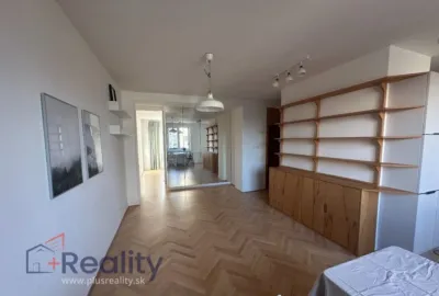 Priestranný 2,5 izbový bytu s balkónom v mestskej časti Bratislava Ružinov na Svidnickej ulici na prenájom!