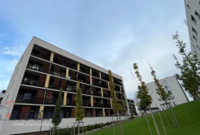 Priestranný 3 izbový byt s balkónom v mestskej časti Bratislava Lamač na ulici Hany Ponickej na prenájom!