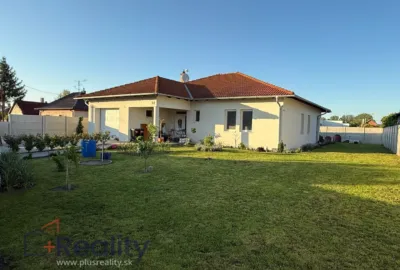 Priestranný 3 izbový rodinný dom s garážou v obci Veľké Blahovo na predaj!