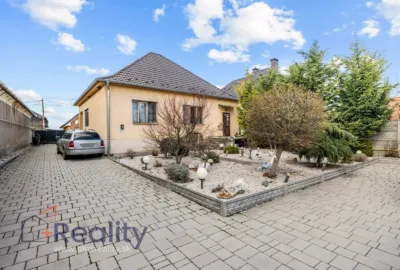 Priestranný rodinný dom s obrovským pozemkom v obci Jahodná na predaj!