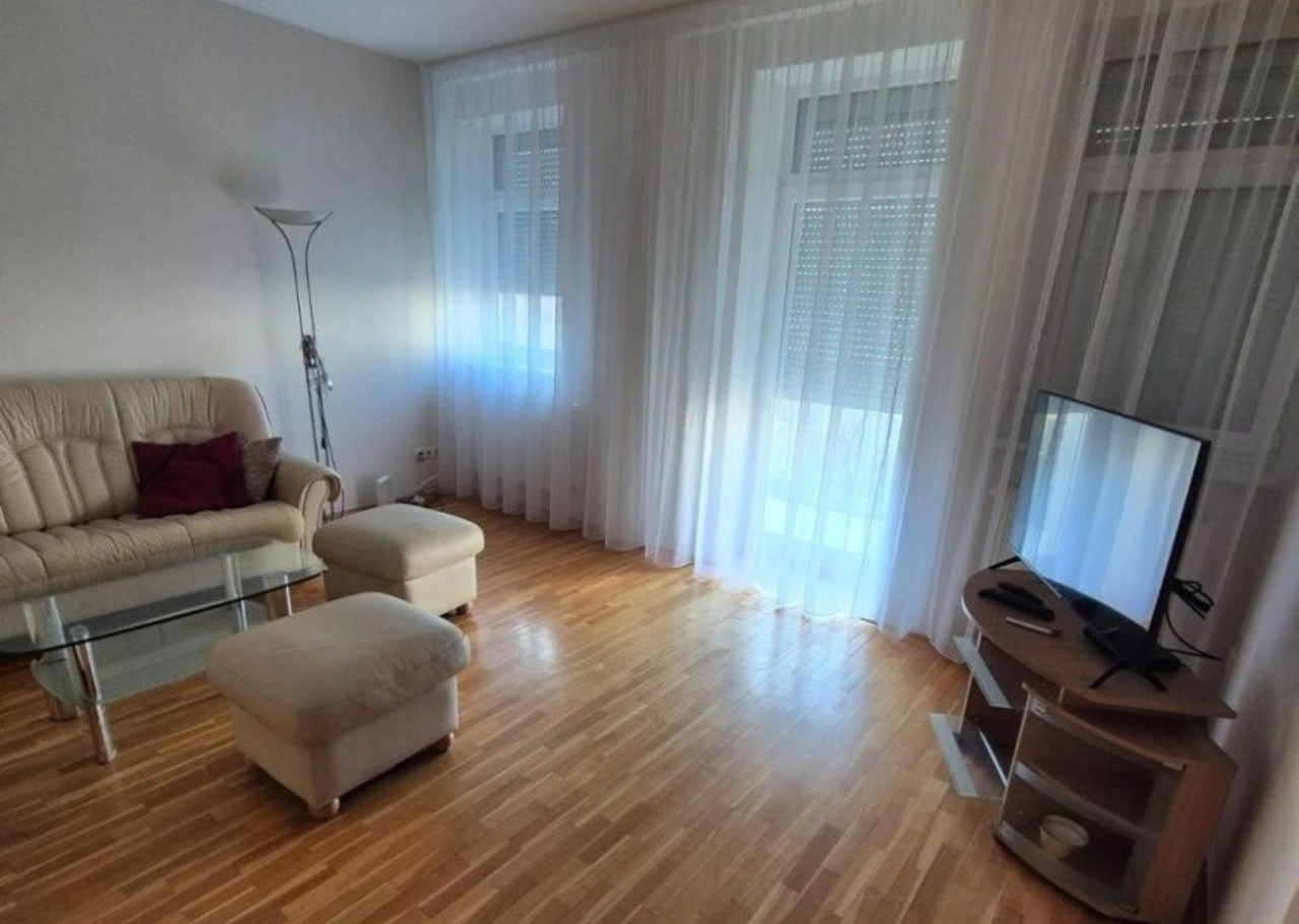 Príjemný 2 izbový byt v mestskej časti Bratislava Ružinov a Staré Mesto na Záhradníckej ulici na prenájom!