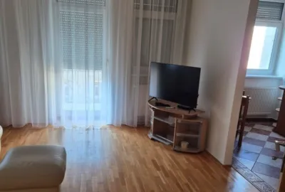 Príjemný 2 izbový byt v mestskej časti Bratislava Ružinov a Staré Mesto na Záhradníckej ulici na prenájom!