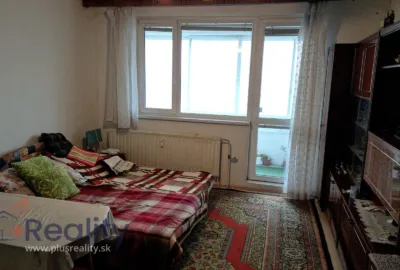REZERVOVANÉ|  Garsónka s balkónom v mestskej časti Bratislava Petržalka na Fedinovej ulici na predaj!