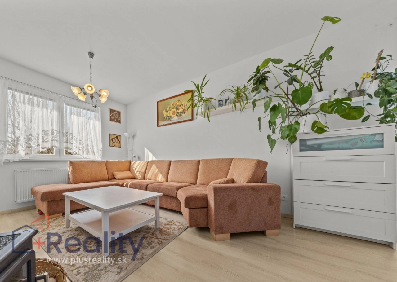 REZERVOVANÉ | Na predaj 3-i nízkoenergetická novostavba montovaného RD, je súčasťou dvojdomu, vlastný pozemok - 345 m2