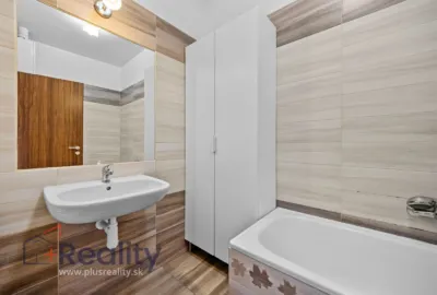 REZERVOVANÉ | Na predaj 3-i nízkoenergetická novostavba montovaného RD, je súčasťou dvojdomu, vlastný pozemok - 345 m2