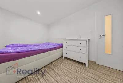 REZERVOVANÉ |  Útulný trojizbový byt s balkónom v meste Sládkovičovo na predaj!