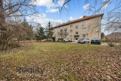 REZERVOVANÉ |  Útulný trojizbový byt s balkónom v meste Sládkovičovo na predaj!