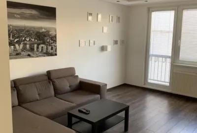 REZERVOVANÉI Zrekonštruovaný 3 izbový byt s balkónom v úplnom centre mesta Dunajská Streda na predaj!
