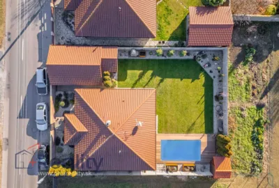 Rodinný dom s bazénom v meste Dunajská Streda, časť Malé Blahovo na predaj!