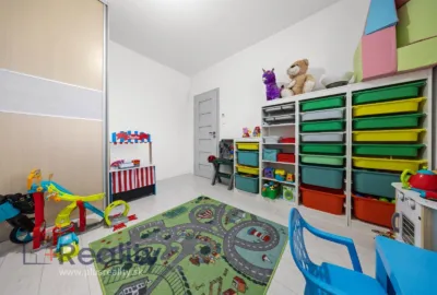 Rodinný dom s bazénom v obci Kvetoslavov na predaj!