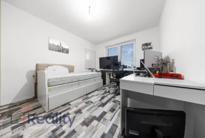 Rodinný dom s bazénom v obci Kvetoslavov na predaj!
