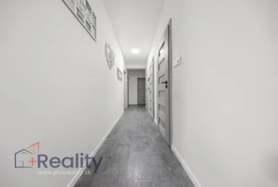 Rodinný dom s bazénom v obci Kvetoslavov na predaj!
