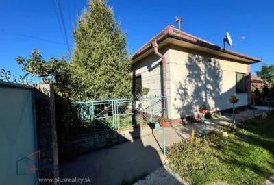 Rodinný dom s veľkým pozemkom v obci Čenkovciach na predaj!