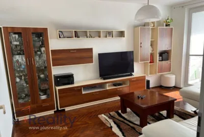 Slnečný 2 izbový byt s balkónom v mestskej časti Bratislava Nové Mesto- Kramáre na Višňovej ulici na prenájom!