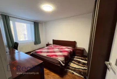 Slnečný 2 izbový byt s balkónom v mestskej časti Bratislava Nové Mesto- Kramáre na Višňovej ulici na prenájom!
