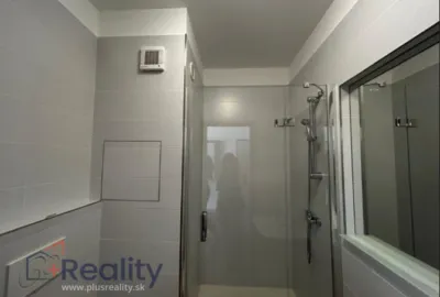 Slnečný 2 izbový byt v meste Pezinok na predaj!