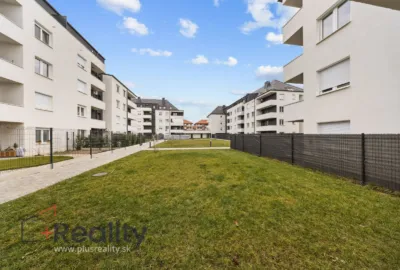Slnečný 3 izbový byt s balkónom v maďarskej obci Rajka na predaj!