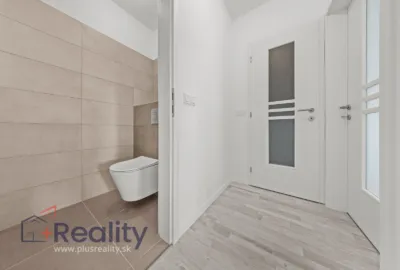 Slnečný 3 izbový byt s balkónom v maďarskej obci Rajka na predaj!