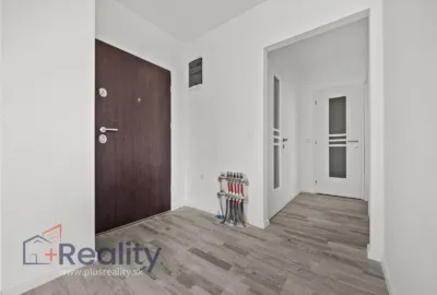 Slnečný 3 izbový byt s balkónom v maďarskej obci Rajka na predaj!