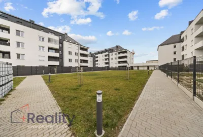 Slnečný 3 izbový byt s balkónom v maďarskej obci Rajka na predaj!