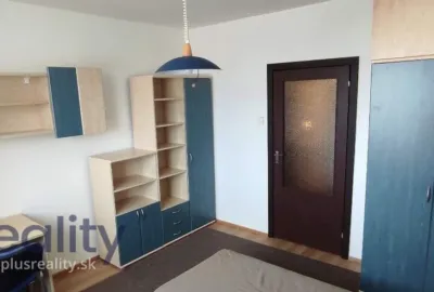 Slnečný 3 izbový byt s balkónom v mestskej časti Bratislava Dúbravka na Bilíkovej ulici na prenájom!