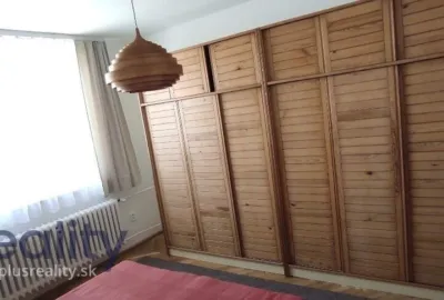 Slnečný 3 izbový byt s balkónom v mestskej časti Bratislava Dúbravka na Bilíkovej ulici na prenájom!