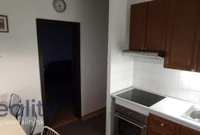 Slnečný 3 izbový byt s balkónom v mestskej časti Bratislava Dúbravka na Bilíkovej ulici na prenájom!
