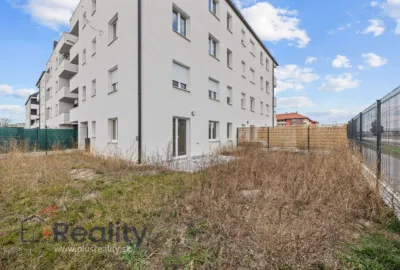 Slnečný 3 izbový byt s predzáhradkou v maďarskej obci Rajka na predaj!