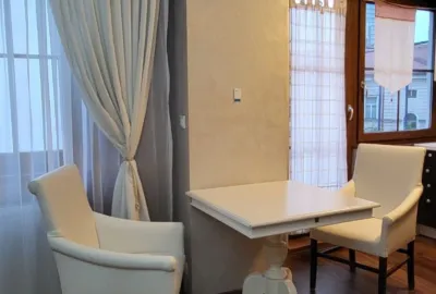 Svetlý 2 izbový byt s dvomi balkónmi v mestskej časti Bratislava Staré Mesto na Špitálskej ulici na prenájom!