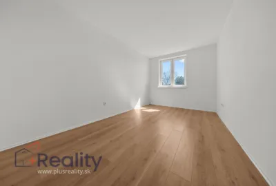 Trojizbový byt s balkónom v obci Lehnice na predaj!
