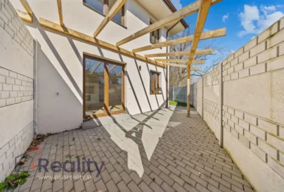 Trojizbový byt s vlastnou záhradkou v obci Lehnice na predaj!