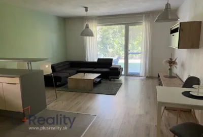 Trojizbový byt so záhradkou v obci Bernolákovo na prenájom!